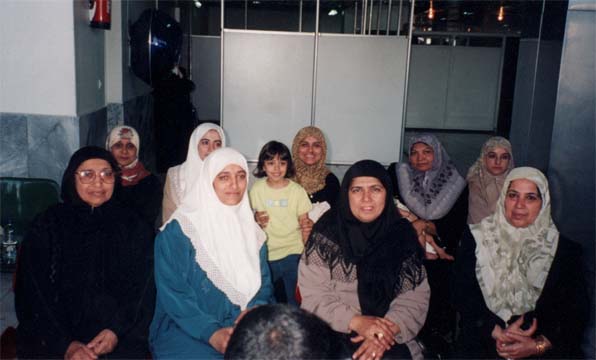 LadiesatTehranAirport.jpg (27211 bytes)