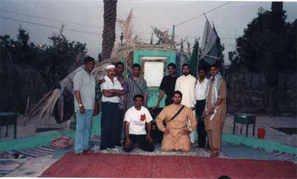 Men_Orchard_Imam_Jaffar_Karbala.jpg (57173 bytes)