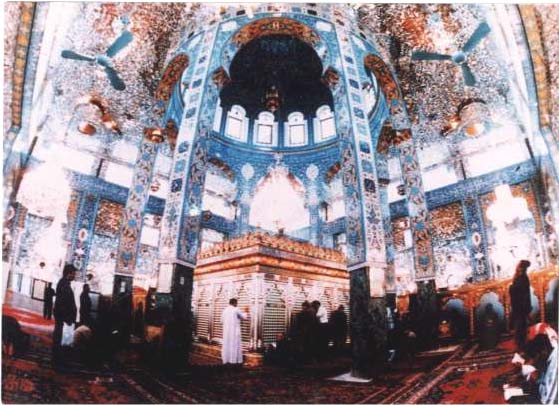 Sayyeda_Zainab_Inside.jpg (56737 bytes)