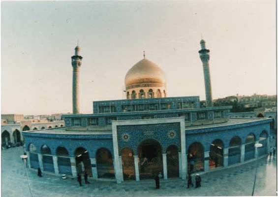 Sayyeda_Zainab_Outside.jpg (25180 bytes)